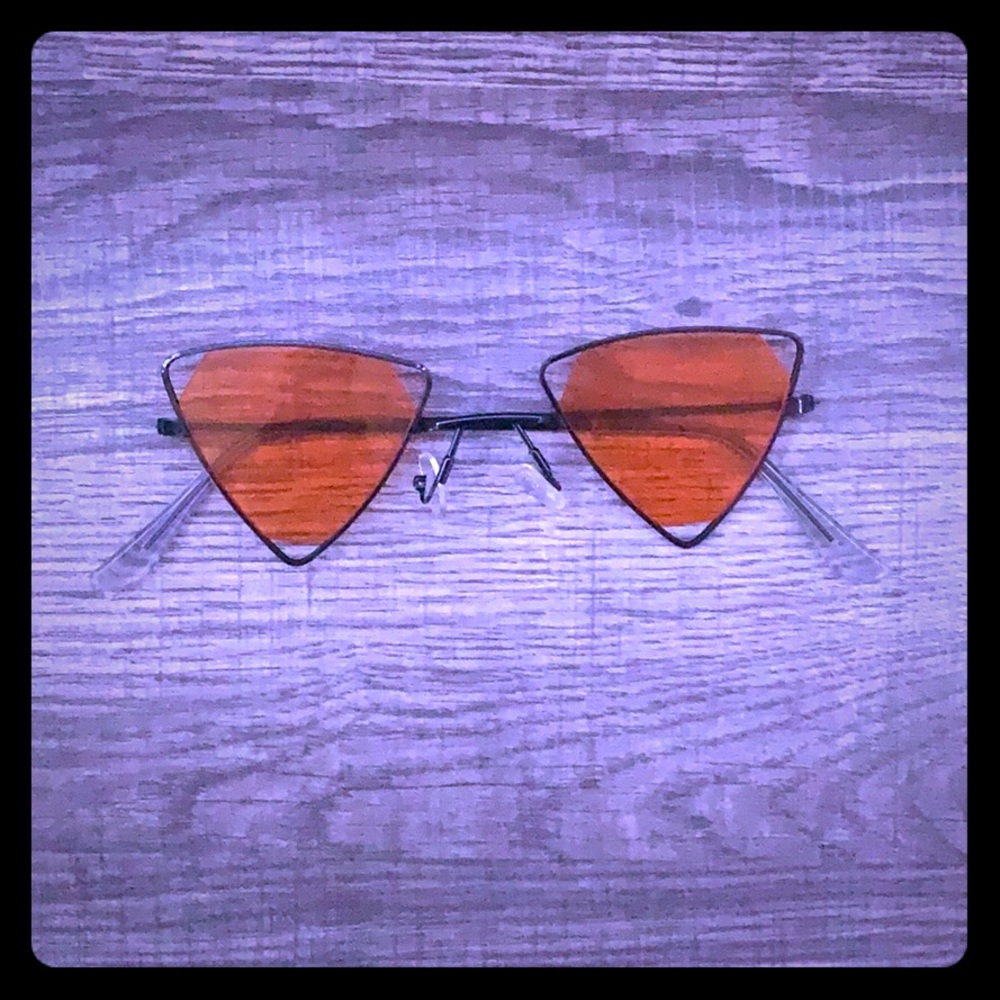 Unisex triangular sunglasses